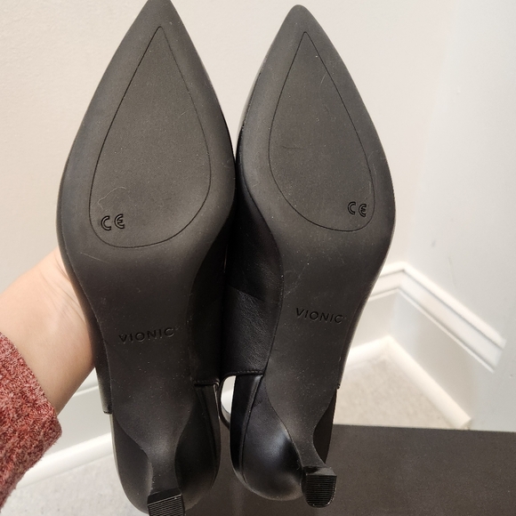 NWT - Vionic - Ziva - Black Leather Pointed Toe Pumps Kitten Heels Shoes - Picture 6 of 7